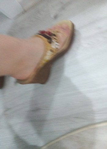 Boncuk İşlemeli Kahverengi Dolgu Topuklu Sandalet - Görsel 6