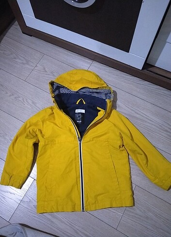 4 Yaş Beden sarı Renk H&M sarı yağmurluk reflektör şeritli 