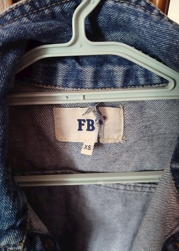 Mavi Düğmeli Kadın Kot Ceket - Görsel 2