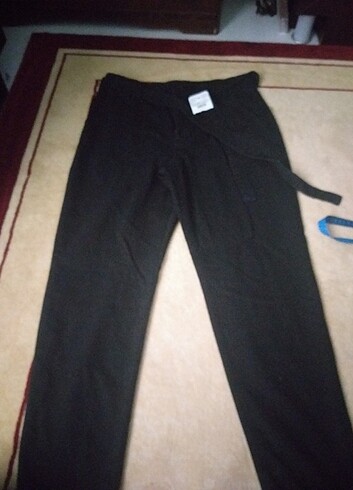 32 Beden siyah Renk Yeni etiketli mom jean pantolon