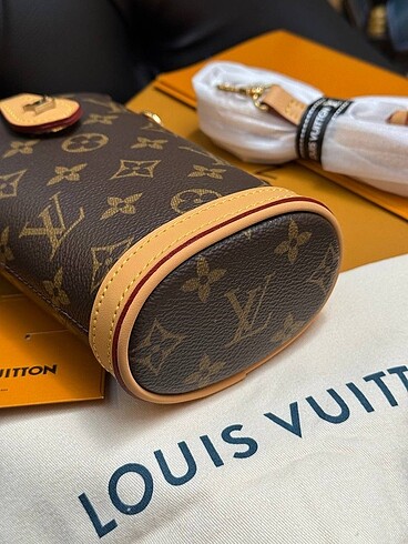 Louis Vuitton LOUIS VUITTON POCHETTE FOLD ME
