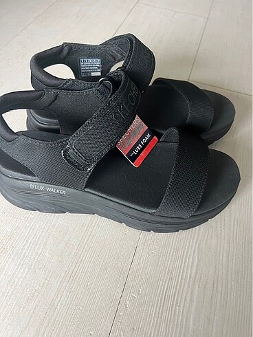 38 Beden siyah Renk Skechers sandalet 38