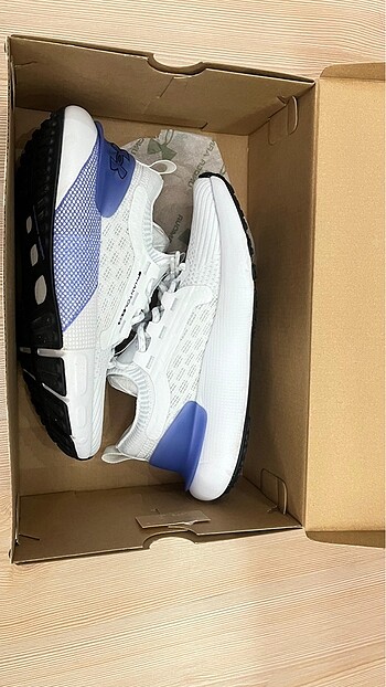 37,5 Beden Under armour koşu ayakkabısı