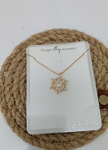Lotus çiçekli kolye 