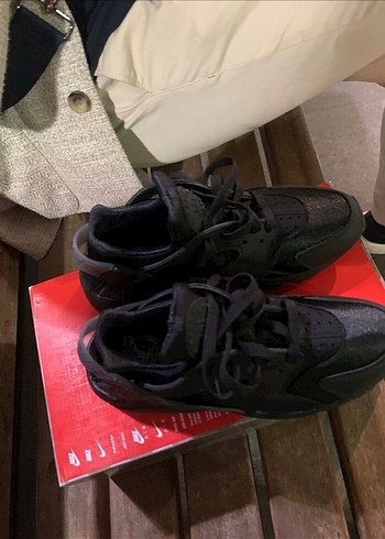 Siyah nike spor ayakkabı - Görsel 2