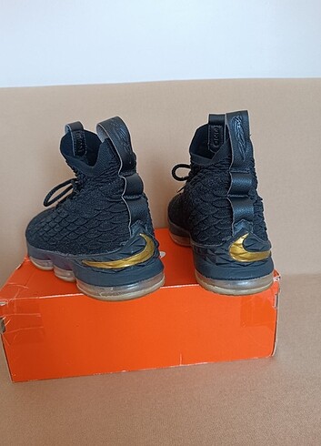 Nike LeBron James basketbol ayakkabısı 