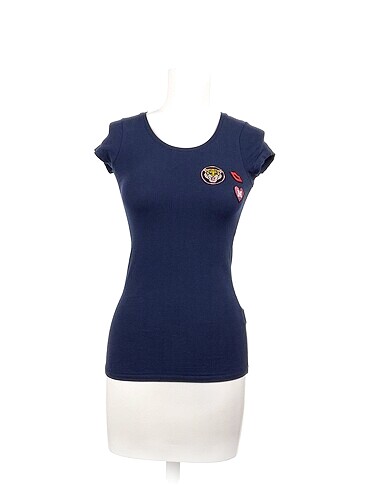 Defacto T-shirt %70 İndirimli.