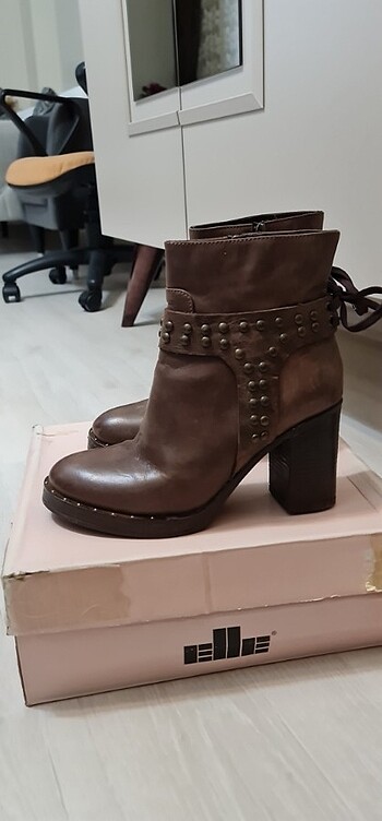 Elle shoes
