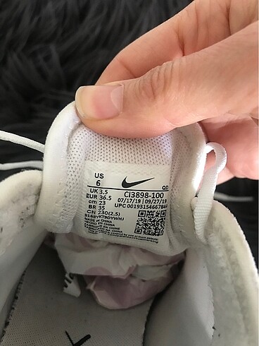 36,5 Beden beyaz Renk Orijinal Nike Spor Ayakkabısı