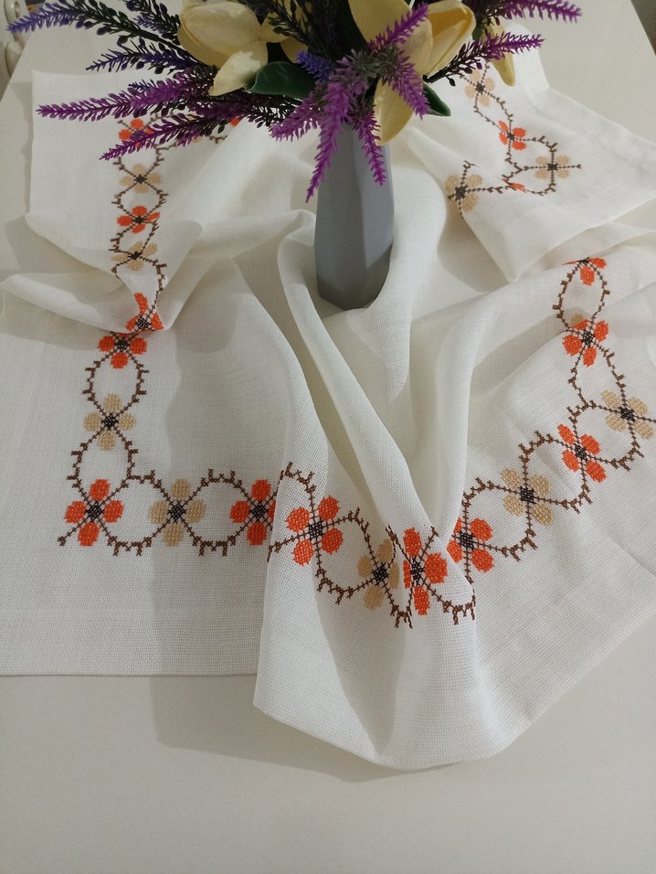 kanaviçe Masa Örtüsü - Görsel 2