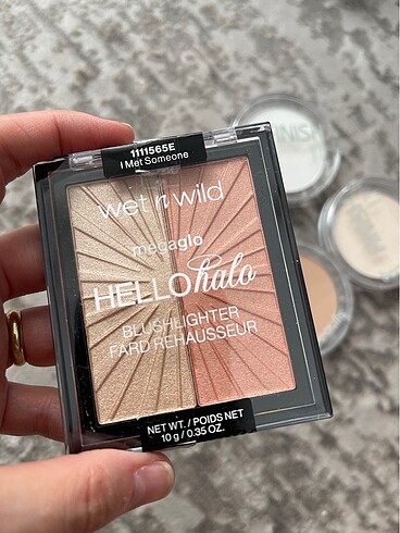 Wet n wild Wet n wild aydınlatıcı allık ve 3adet beaulis pudra
