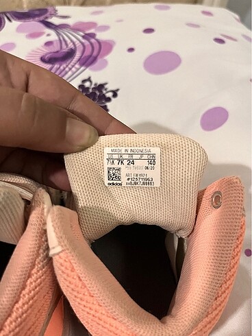 24 Beden Adidas çocuk ayakkabı