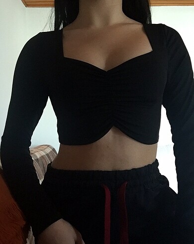 Büzgülü Siyah Crop