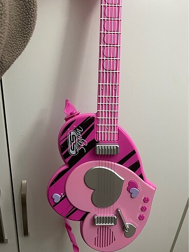Çoçuk oyuncak gitar