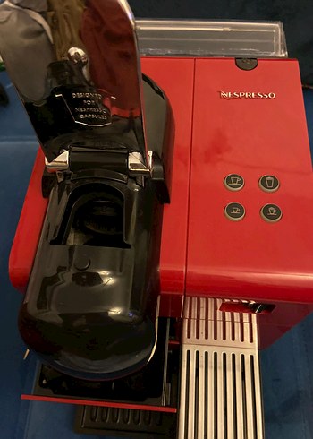 Kırmızı Nespresso Kahve Makinesi