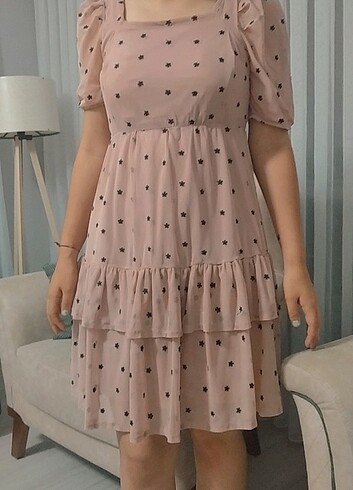 Kısa pudra pembe elbise