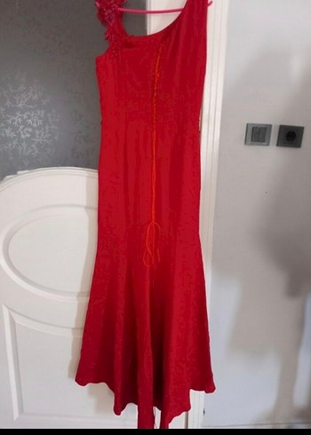 Kırmızı Nakışlı Uzun V Yaka Kadın Elbise - Görsel 3