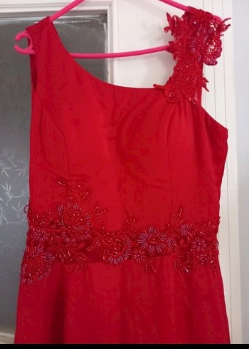 Kırmızı Nakışlı Uzun V Yaka Kadın Elbise - Görsel 4