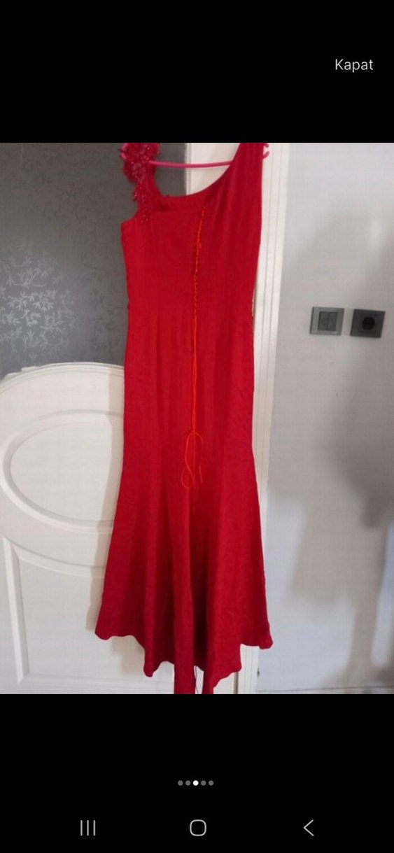 Kırmızı Nakışlı Uzun V Yaka Kadın Elbise - Görsel 3