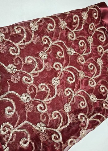 English Home Bordo Nakışlı Parlak Masa Örtüsü