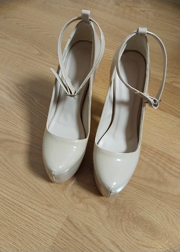 Bej Rugan Tokalı İnce Topuklu Kadın Ayakkabı - Görsel 4