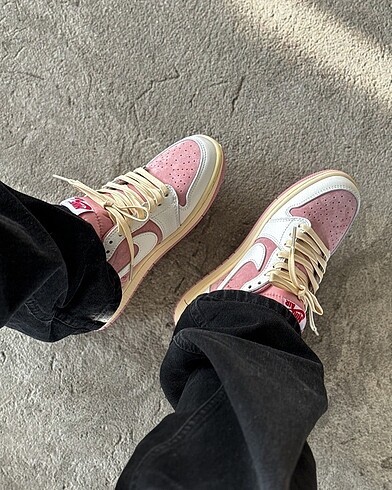 Nike Air Jordan 1 Low OG SP ?Travis Scott Pink?