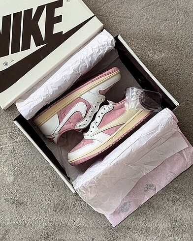 Air Jordan 1 Low OG SP ?Travis Scott Pink?