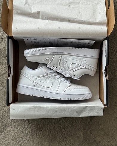 Air Jordan 1 Low Triple