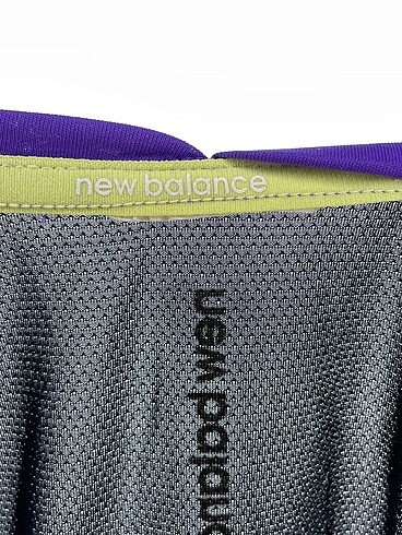s Beden çeşitli Renk New Balance Bluz %70 İndirimli.