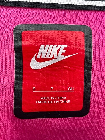 s Beden pembe Renk Nike Ceket %70 İndirimli.