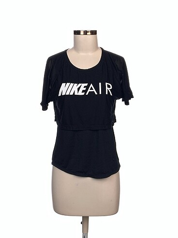 Nike T-shirt %70 İndirimli.