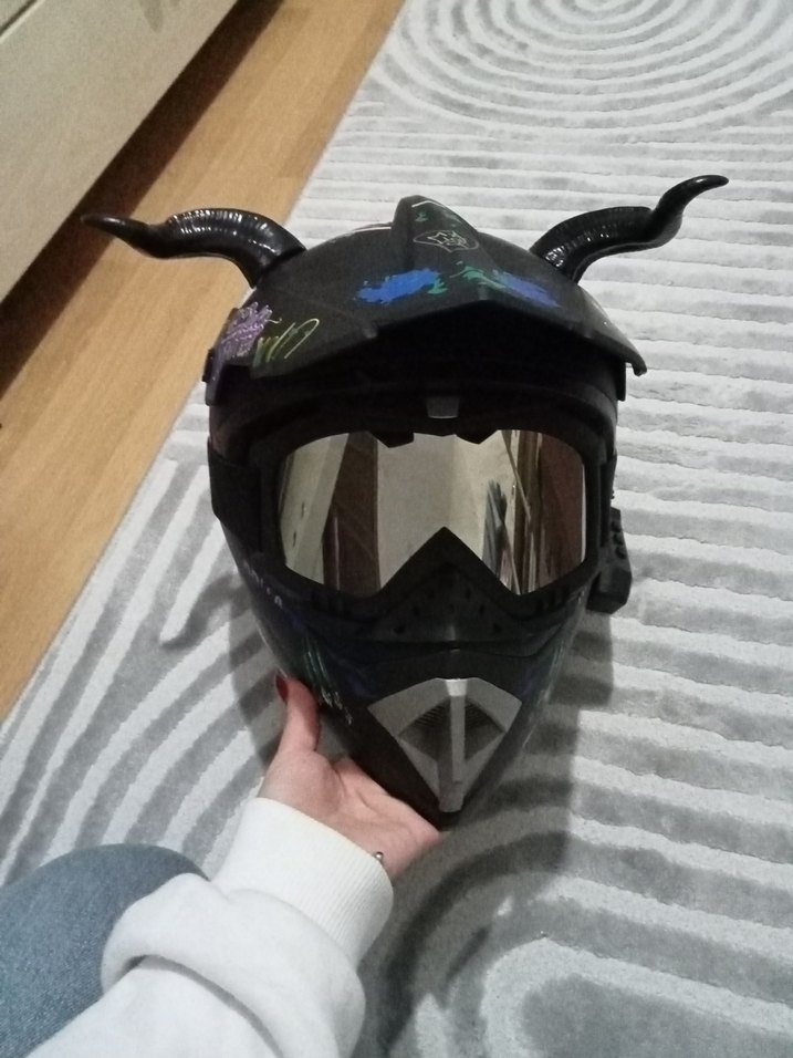 Çok Renkli Punk Tarzı Motosiklet Kaskı - Görsel 2