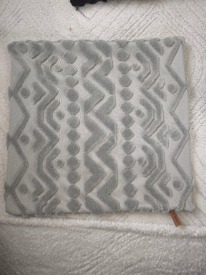 Gri Nakışlı Modern Dekoratif Kırlent Kılıfları - Görsel 2