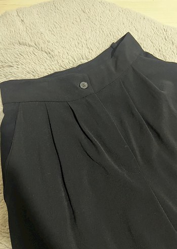 Kadın Siyah Piliseli Kumaş Pantolon - Görsel 2