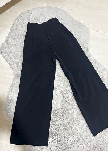 Kadın Siyah Piliseli Kumaş Pantolon - Görsel 3