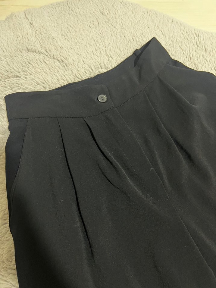 Kadın Siyah Piliseli Kumaş Pantolon - Görsel 2