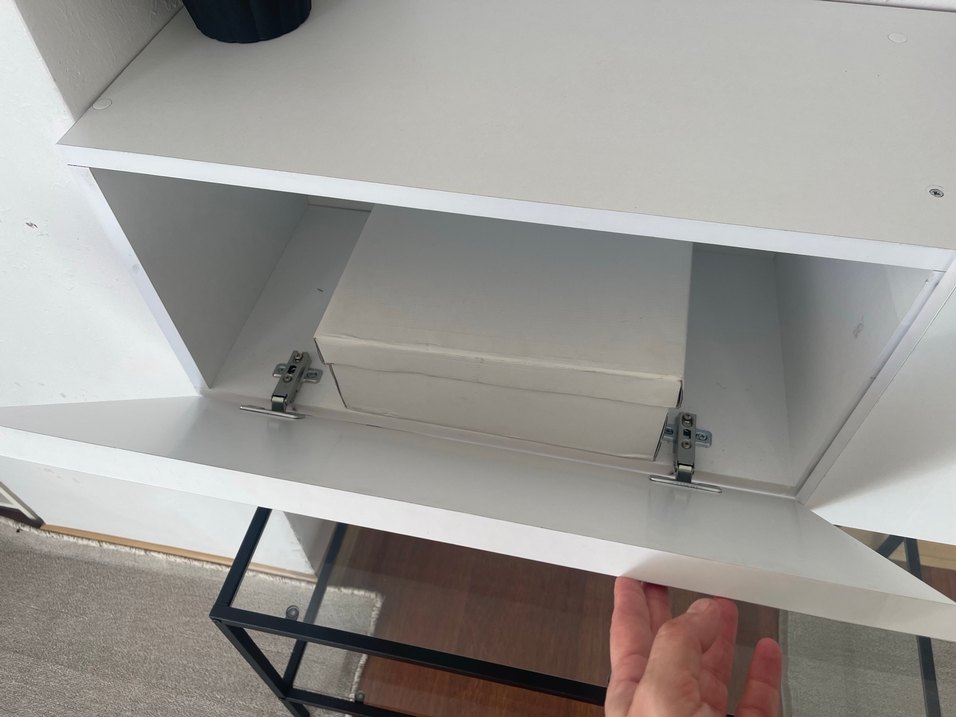 Beyaz Duvara Monte Monitör - Görsel 5