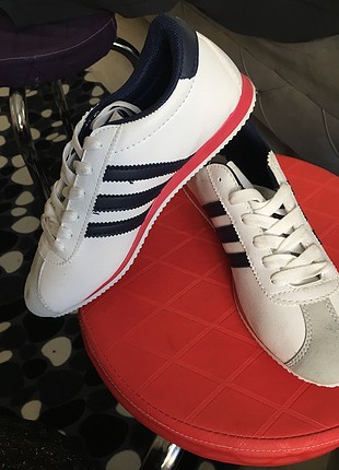 Diğer adidas orjinal degıldır