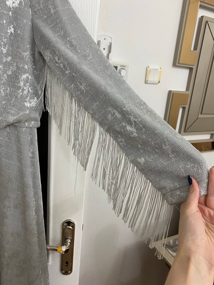 Lacrima Uzun Kollu Gri Payetli Abiye Elbise - Görsel 3