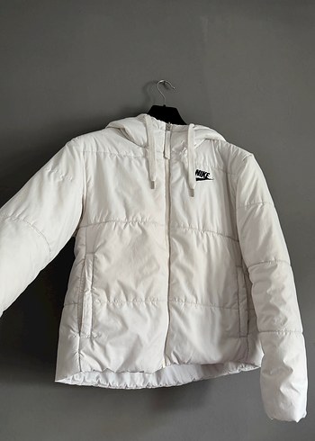 Nike Beyaz Kadın Kapüşonlu Kısa Kış Montu - Görsel 2