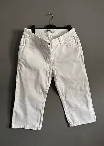 Beyaz kapri pantolon - Görsel 2