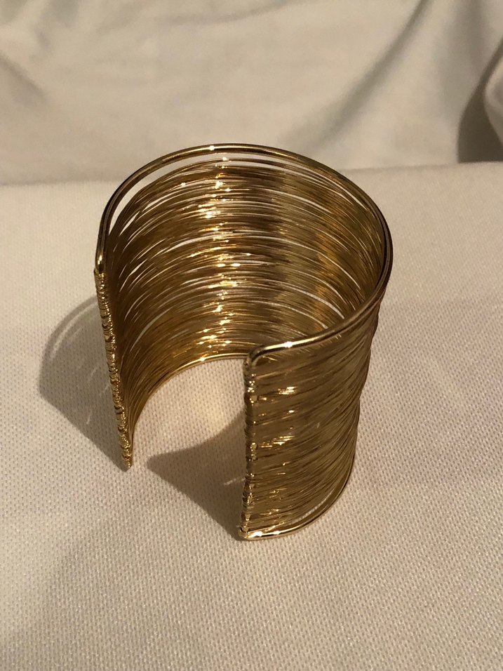 Altın Renkli Pilili Kadın Bileklik - Görsel 2