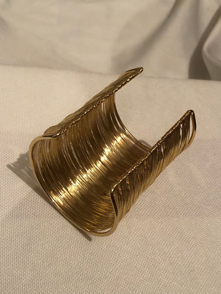 Altın Renkli Pilili Kadın Bileklik - Görsel 3