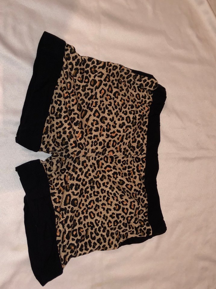 Leopar Desenli Kadın Mini Şort - Görsel 2