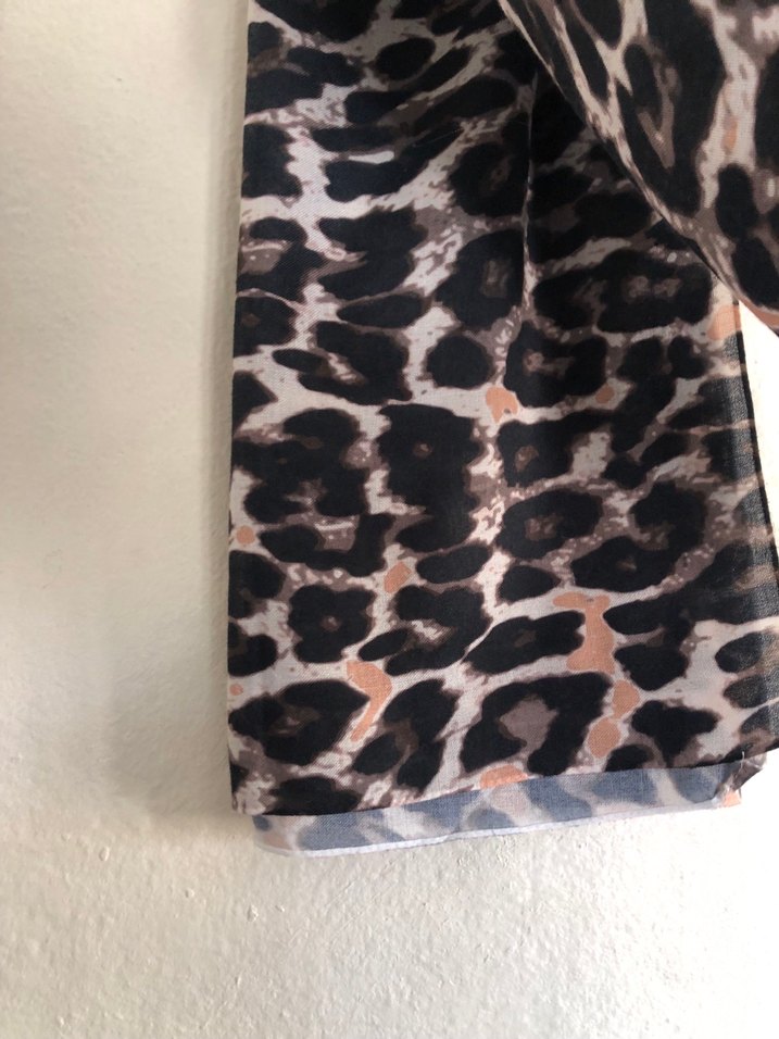 Kahverengi Kadın Leopar Desenli Atkı - Görsel 2