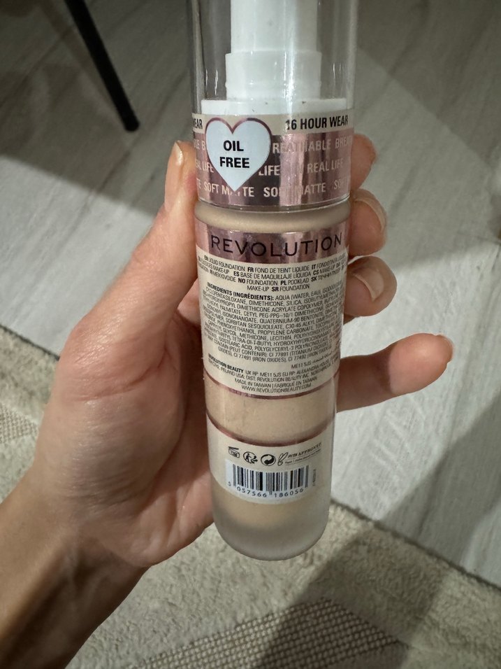 Revolution IRL Filter Longwear Fondöten - Görsel 2