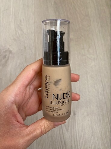Catrice Nude Illusion fondöten