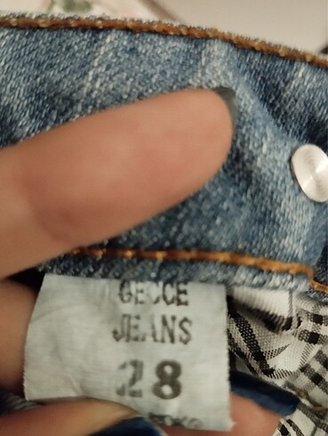 28 Beden Yırtık kot pantolon