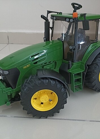 Bruder John Deere Traktör