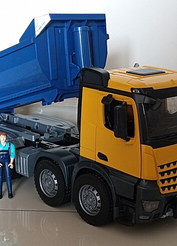 Beden M.Benz Arocs Damperli Kamyon& Sürücüsü